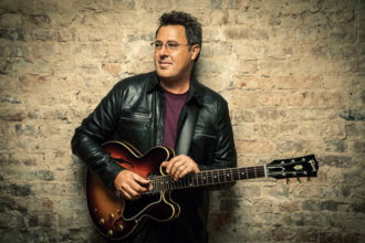 Vince Gill (photo by Jim Wright)